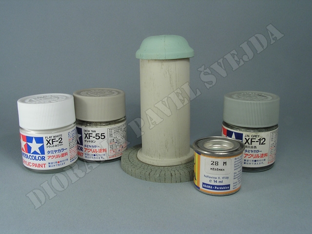 sloup2.jpg - Po sestaven&iacute; a odma&scaron;těn&iacute; jsem nastř&iacute;kal sloup směs&iacute; XF-55 + XF-2, stř&iacute;&scaron;ku Agamou 28-M (měděnka) a dl&aacute;žděn&iacute; XF-12.