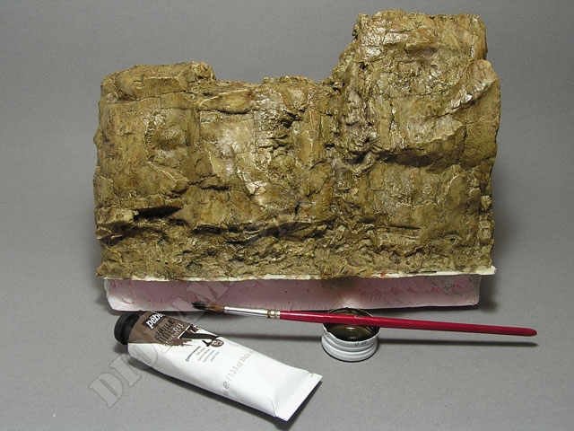 sk10..jpg - byly provedena dvakr&aacute;t wash technika umbrou př&iacute;rodn&iacute; v Sikativu ke zv&yacute;razněn&iacute; prohlubn&iacute;, sp&aacute;r a &uacute;žlab&iacute;