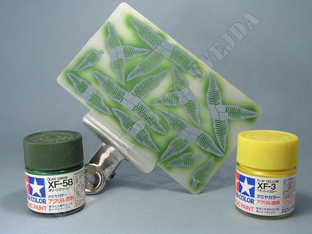 fk2.jpg - n&aacute;střik z&aacute;kladn&iacute;ho zbarven&iacute; směs&iacute; barev Tamiya XF-58 a XF-3