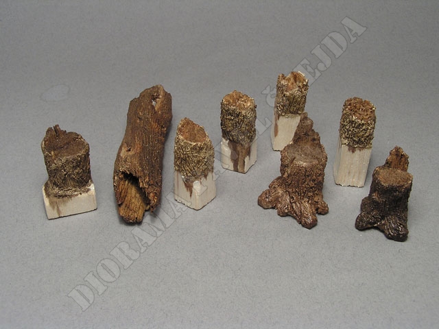 kmeny3.jpg - pařezy a kmen nabarven&eacute; emailov&yacute;mi barvami a napu&scaron;těn&eacute; washem olejov&yacute;mi barvami