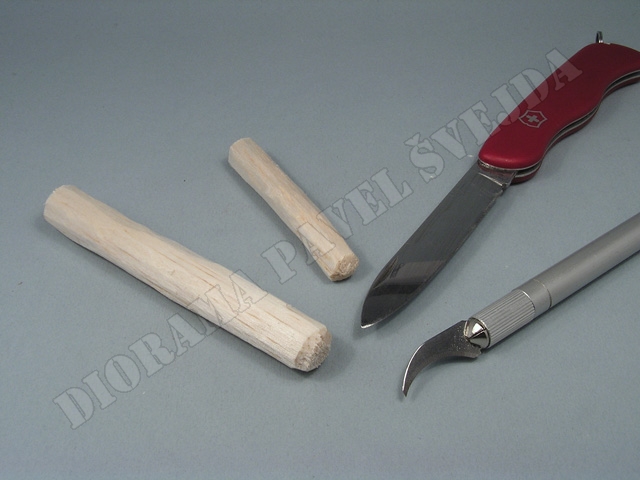 vrba.jpg - Z balzov&yacute;ch &scaron;pal&iacute;ků jsem vyřezal z&aacute;kladn&iacute; tvary kmenů, daj&iacute; se použ&iacute;t i kousky větviček.