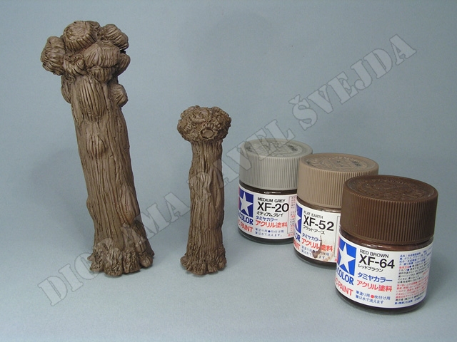 vrba6.jpg - Z&aacute;kladn&iacute; n&aacute;střik kmenů směs&iacute; barev Tamiya.