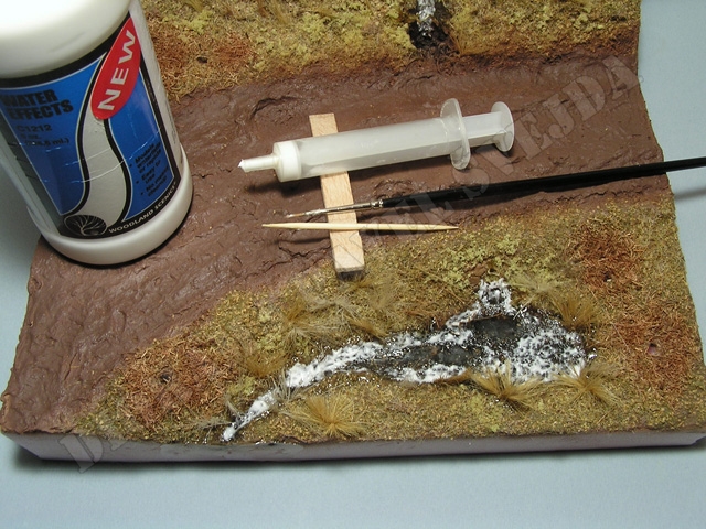 potok3.jpg - Struktura zmrazků na povrchu je vytvořena pomoc&iacute; Water Effectu, injekčn&iacute; stř&iacute;kačky, &scaron;tětce a p&aacute;r&aacute;tka.