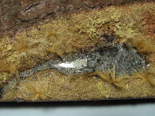 potok6.jpg - Hladk&yacute; led bez zmrazků je na několika m&iacute;stech zv&yacute;razněn několika vrstvami leskl&eacute;ho laku.